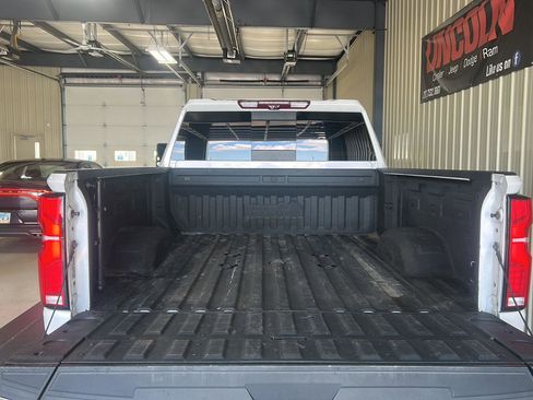 Used 2024 Chevrolet Silverado 2500 High Country w/ High Country Premium Package AWD/4WD image 9