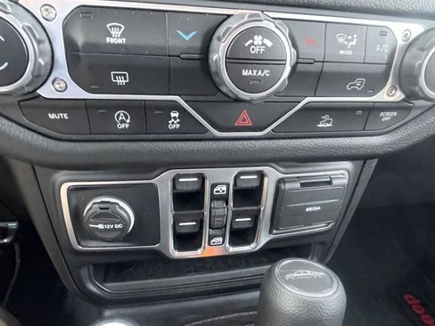 Used 2025 Jeep Gladiator Sport image 16