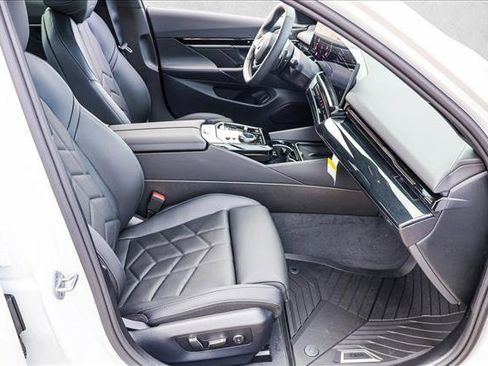 New 2026 BMW 530i xDrive AWD/4WD image 24