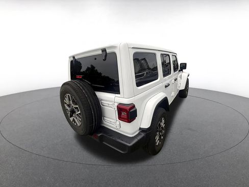 Used 2025 Jeep Wrangler Unlimited Sahara AWD/4WD image 7