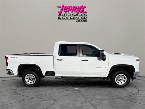 Used 2024 Chevrolet Silverado 2500 W/T image 17