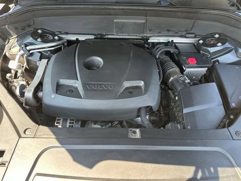 Certified 2022 Volvo XC90 T6 Momentum w/ Climate Package AWD/4WD image 35