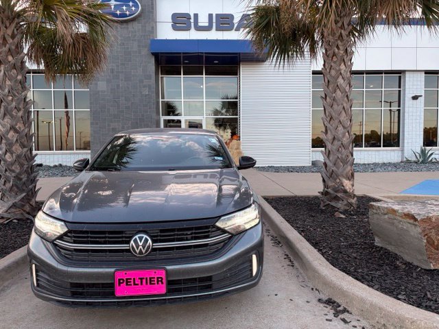 Used 2024 Volkswagen Jetta Sport FWD image 2