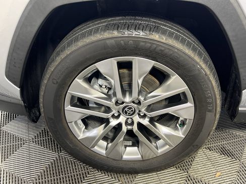 Used 2021 Toyota RAV4 XLE Premium FWD image 13