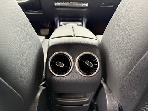 Used 2022 Mercedes-Benz GLB 250 4MATIC image 12