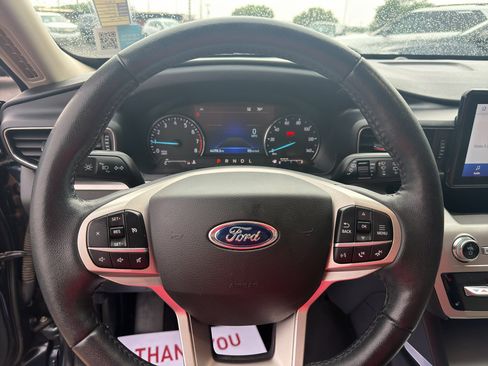 Used 2022 Ford Explorer XLT w/ Equipment Group 202A AWD/4WD image 9