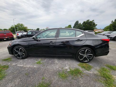 Used 2023 Nissan Altima 2.5 SR FWD image 4