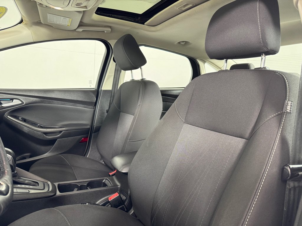 Used 2017 Ford Focus SEL w/ Cold Weather Package FWD image 9