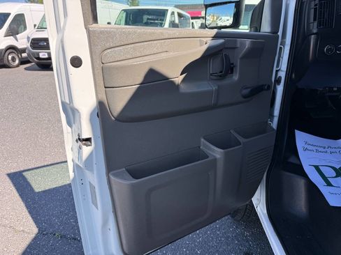 Used 2010 Chevrolet Express 3500 image 11