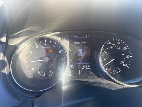 Used 2018 Nissan Rogue SV w/ Premium Package FWD image 7