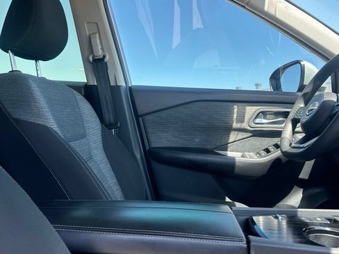 Used 2023 Nissan Rogue SV FWD image 27