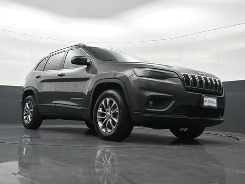 Used 2019 Jeep Cherokee Latitude Plus AWD/4WD image 30