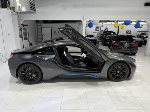 Used 2019 BMW i8 Coupe AWD/4WD image 7