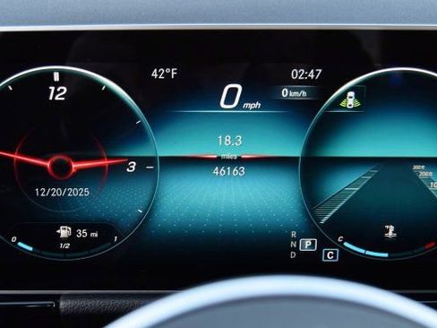 Used 2021 Mercedes-Benz GLA 250 4MATIC w/ Premium Package image 17