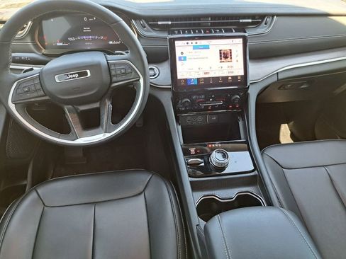 Used 2024 Jeep Grand Cherokee Limited image 20