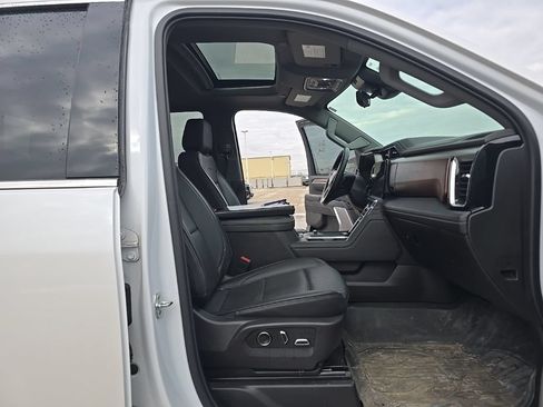 Used 2025 GMC Sierra 3500 Denali w/ Denali Reserve Package AWD/4WD image 14