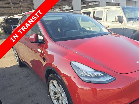Used 2021 Tesla Model Y Long Range image 1