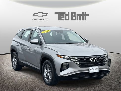 Used 2023 Hyundai Tucson SE image 3