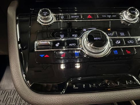 Used 2022 Lincoln Corsair AWD w/ Premium Package image 14