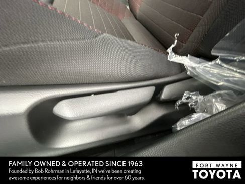 Used 2024 Toyota Corolla SE w/ Convenience Package image 4