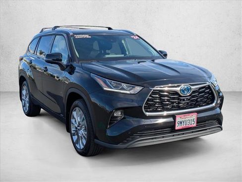 Used 2024 Toyota Highlander Limited image 3