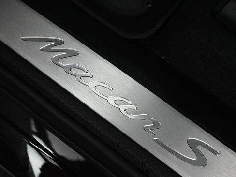 Certified 2025 Porsche Macan S image 23