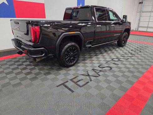 Used 2022 GMC Sierra 2500 Denali w/ Denali Black Diamond Edition image 18