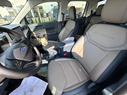 Used 2025 Ford Maverick Lariat AWD/4WD image 17