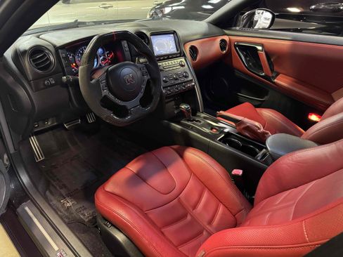 Used 2014 Nissan GT-R Premium w/ Premium Interior Package AWD/4WD image 4