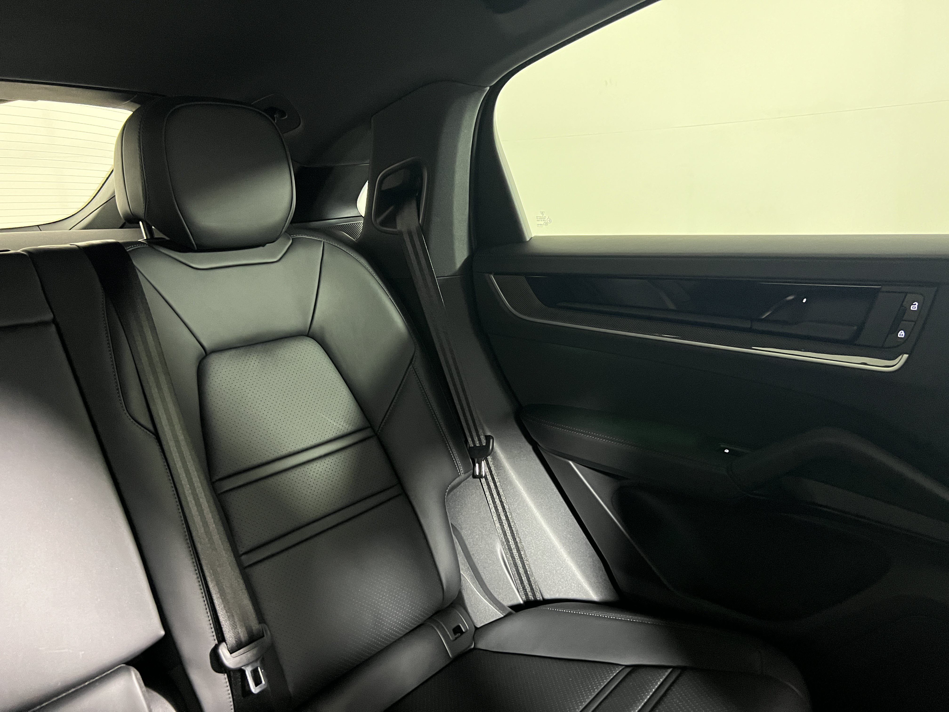 Certified 2024 Porsche Cayenne S AWD/4WD image 17