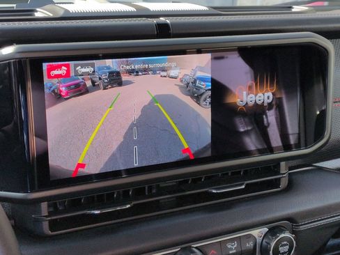 Used 2025 Jeep Wrangler Unlimited Rubicon image 13