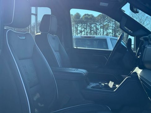 Used 2024 GMC Sierra 2500 AT4X image 12