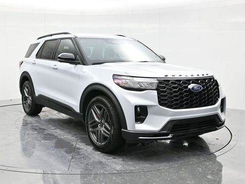 New 2026 Ford Explorer ST-Line w/ ST-Line Street Pack image 3