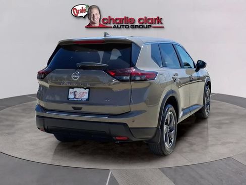 Certified 2024 Nissan Rogue SV FWD image 5