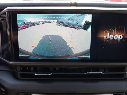 Used 2024 Jeep Wrangler Sahara image 31