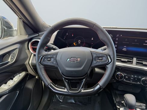 Certified 2025 Chevrolet Trax RS w/ Sunroof Package FWD image 12