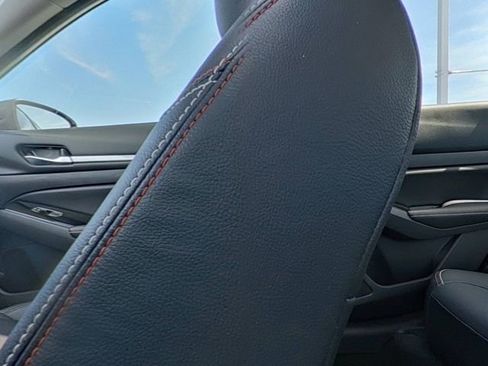 Used 2024 Nissan Altima 2.5 SR w/ SR Premium Package FWD image 27