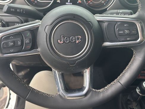 Used 2023 Jeep Gladiator Rubicon w/ Cold Weather Group AWD/4WD image 12