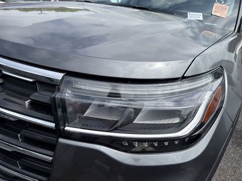 Used 2025 Ford Explorer Active w/ Active Comfort Package AWD/4WD image 5