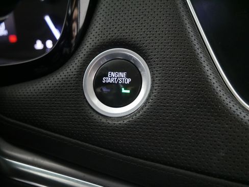 Used 2017 Cadillac XT5 Luxury image 31