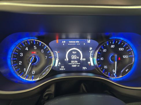 Used 2023 Chrysler Pacifica Touring-L FWD image 39
