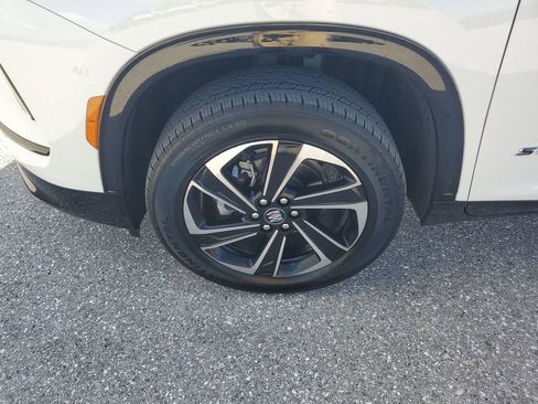 Used 2025 Buick Enclave Sport Touring image 17