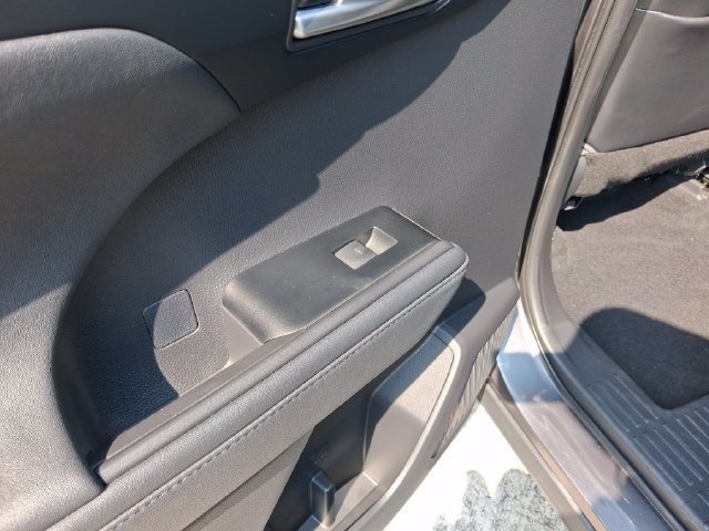 Used 2021 Toyota Highlander XLE FWD image 10