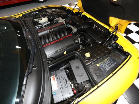 Used 2000 Chevrolet Corvette Coupe w/ Memory Pkg RWD image 77
