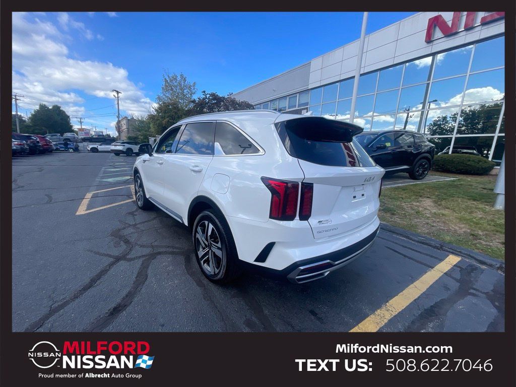 Used 2023 Kia Sorento EX AWD/4WD image 3