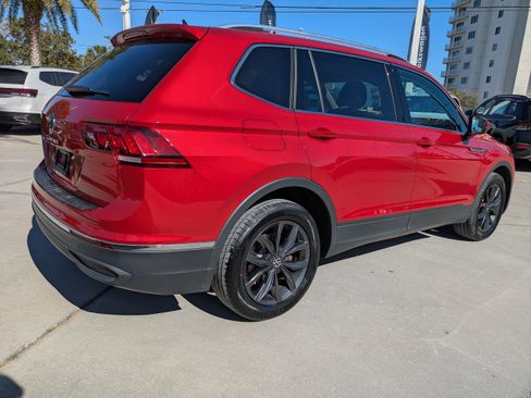 Certified 2023 Volkswagen Tiguan SE image 4