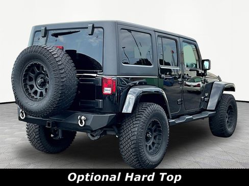 Used 2017 Jeep Wrangler Unlimited Sahara w/ Connectivity Group AWD/4WD image 6