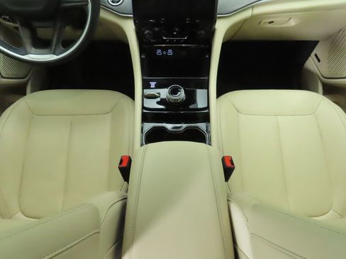 Used 2022 Jeep Grand Cherokee Limited image 17