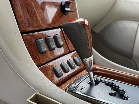 Used 2005 Lexus LS 430 w/ Ultra Luxury Pkg RWD image 12