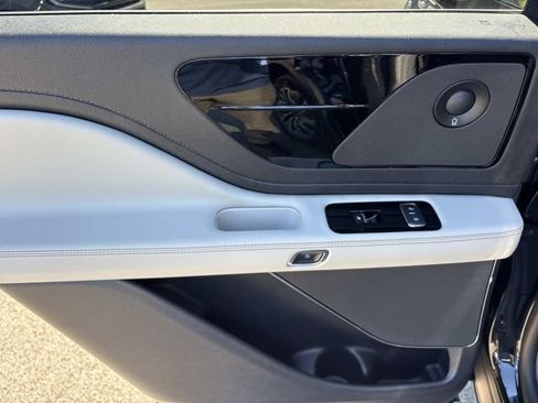 New 2026 Lincoln Aviator AWD image 20